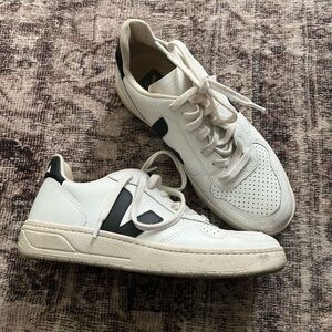 Veja V10 sneakers